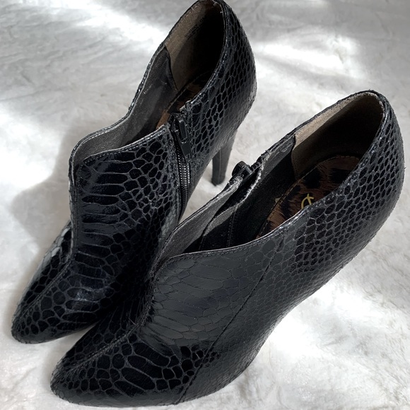 Booties 🖤 - Picture 1 of 15